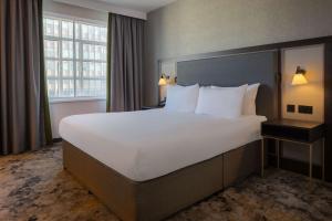 King Executive Suite room in Hilton Cardiff