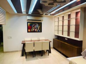 Urban Oasis: Stylish Retreat