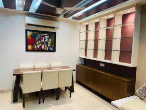 Urban Oasis: Stylish Retreat