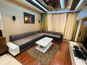 Urban Oasis: Stylish Retreat