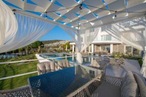 BEACH FRONT SUPER VİLLA Boss 2