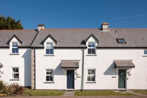 Three-Bedroom Cottage room in Celtic Haven