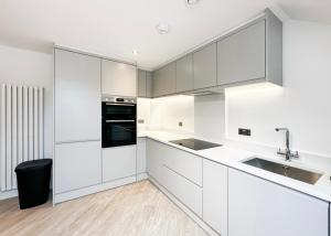 2 Bedroomed apt by Sefton Park and Spire Hospital