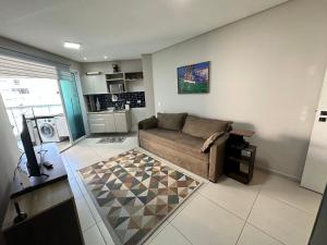 2 quartos- Estanconfor AC sacada fechada garagem com arrumação diária