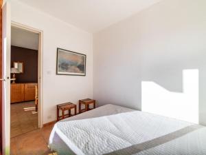 Apartment Les Rives de la Favière-8 by Interhome