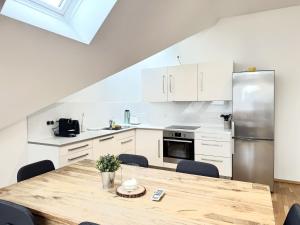 Spacious Penthouse in Favoriten