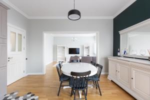 Cranta Hillside Apartment