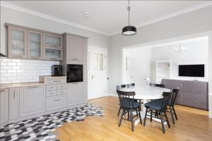 Cranta Hillside Apartment