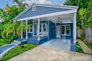 Fabulous Bungalow w/Outdoor Eden mins from Beach - Middle River Vista
