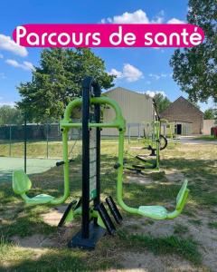 Campings Mobil Home tout confort ideal pour 4 personnes dans le Domaine de Dugny CAMPING 4 ETOILES, Proche de Blois, du Zoo de beauval et des Chateaux de la Loire : photos des chambres