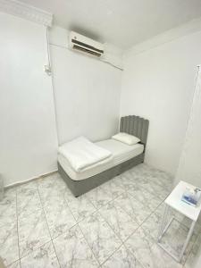 Single bed hosted by dinar apartments