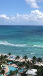 Beautiful penthouse condo with stunning views of both ocean and city