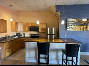 Rooster's Crow Studio - Barry