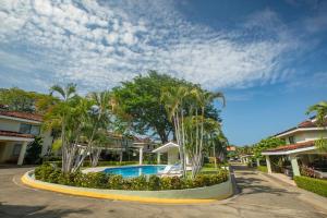 Three Bedroom Sunny Townhome - 4-Sterne-Hotels in Coco