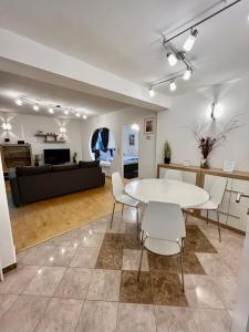 Traum Apartment mit Pool+Balkon