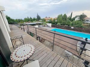 104 Douce Provence au calme face à la piscine