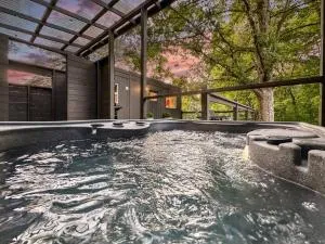 Couples Retreat: King Bed:Hot tub:Firepit & More - Kyle