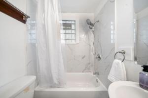 Cozy Studio with Parking - Near UC, Zoo, Downtown