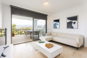 Mediterranean Swing - Acosta 8 Apartment