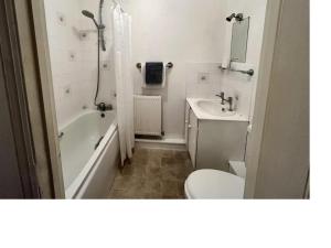 Central Location shops & beach