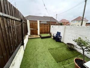 Central Location shops & beach