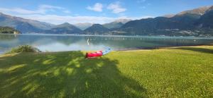 VILLA LAGO GROUND FLOOR- Pet friendly stay-private garden-parking-Lake view - Bike friendly holiday house