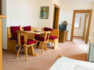 One-Bedroom Apartment with Balcony room in Haus Brandeck