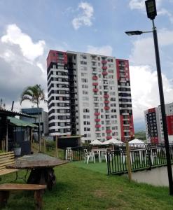 Comodo Apartaestudio al Norte de Armenia, con Parqueadero de Carro, en la salida a Salento y Filandia!