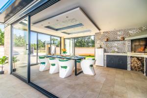 Villa Desiree by Villa Plus