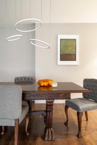 NEW High-End Designer 3BR Central Apt