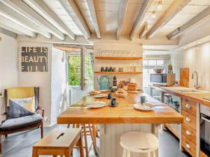 2 bed in Brixham BX020