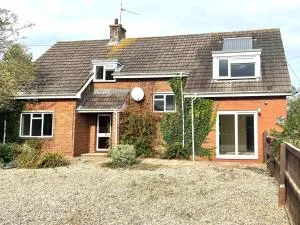 Barn Close Taunton - 6 Bedrooms - 4 Bathrooms - 2WC - Games Room - West Monkton