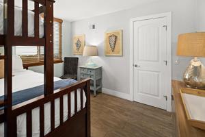 Stunning Beach Home - large patio, parking, ac & dog friendly!