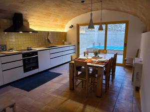 Casa moderna para 6 con piscina, chimenea, wifi y AA en Costa Brava - ES-89-123