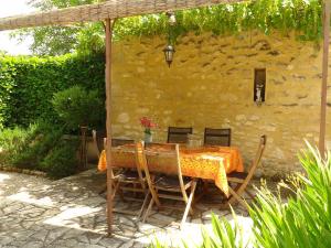 Maisons de vacances Maison Taillades, 5 pieces, 6 personnes - FR-1-708-53 : photos des chambres