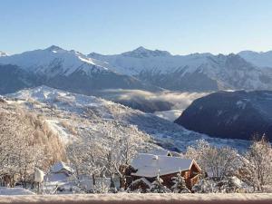 Appartement accueillant T3, proche pistes, balcon - FR-1-267-280