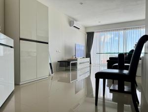 Thawi Studio with Sea View in Chic Condo