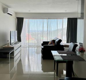 Thawi Studio with Sea View in Chic Condo