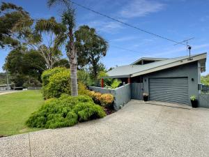 SeaEsta - Modern Beachside Escape in Tranquil North Lorne - BYO Linen