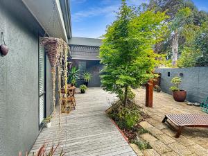 SeaEsta - Modern Beachside Escape in Tranquil North Lorne - BYO Linen