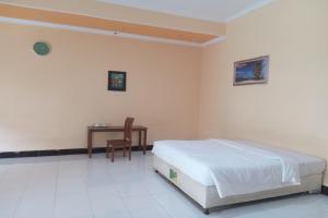 Capital O 93391 Golden Manggis Hotel Near SMKN 1 Lingsar