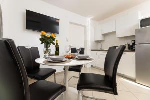 Apartments Lacrima 