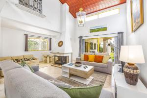 Villa Miralago by Villa Plus