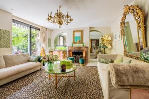 Amazing Apartment in the 16th