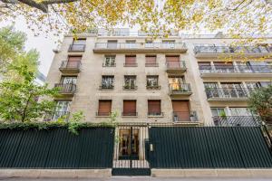 Amazing Apartment in the 16th