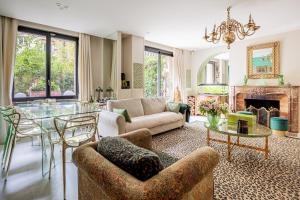 Amazing Apartment in the 16th