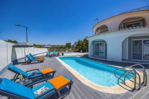 Villa Rocha by Villa Plus