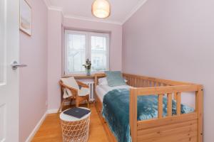 Cozy Pastel Two Bedroom Apartment in Central Gdynia by Renters