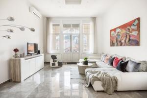 Skyline Serenity Retreat @Vaci Most Famous Street