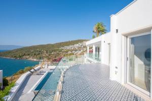 BEACH FRONT SUPER VİLLA Boss 1